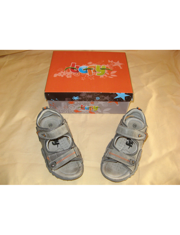 chaussure enfant d'été taille 26 marque bopy